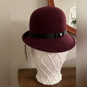 NWT VANS Wool Cloche Fedora Hat plum w/Black Trim. small/ medium.
